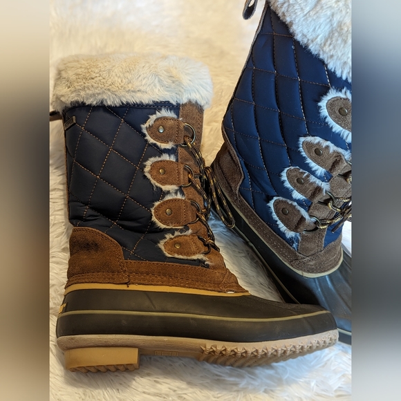 Khombu faux fur waterproof boots size 8 - Picture 3 of 8